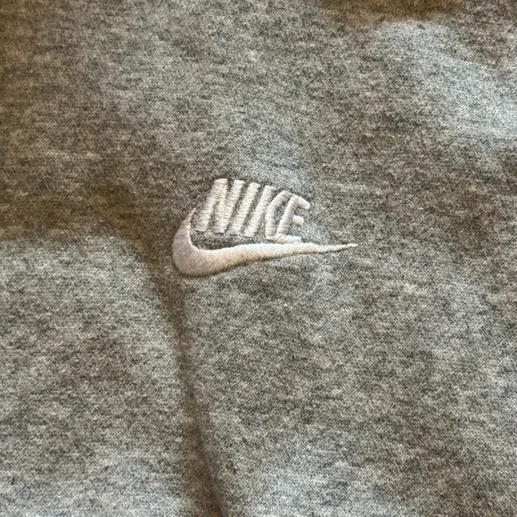 Nike Grey Hoodie Size Medium Drawstrings Front Pocket Elastic Comfort Sweatshirt - Picture 3 of 9